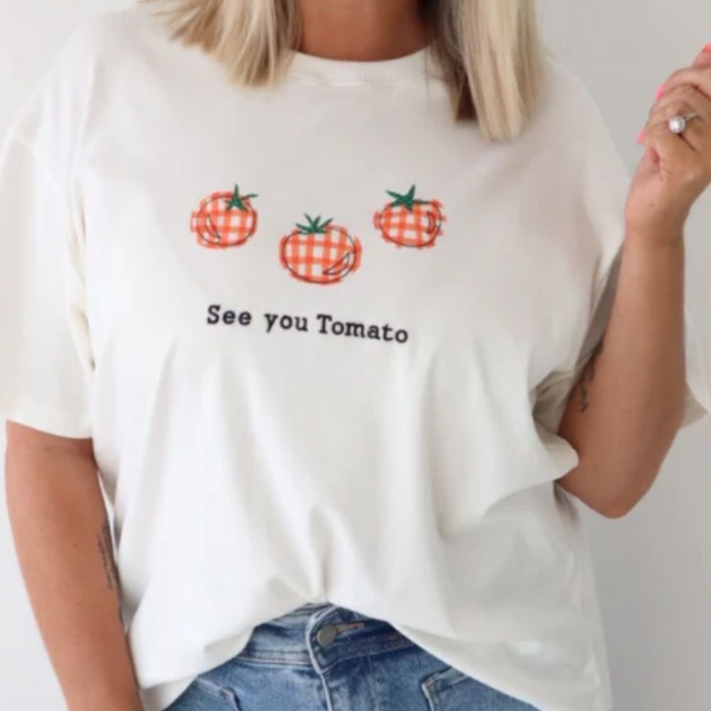 Gilli Cream‎ Tee with Tomato Graphic